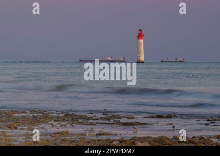 PHARE de Chauvea bei Ile de Re mit Schiffen nach La Rochelle, Pays de la Loire, Frankreich Stockfoto