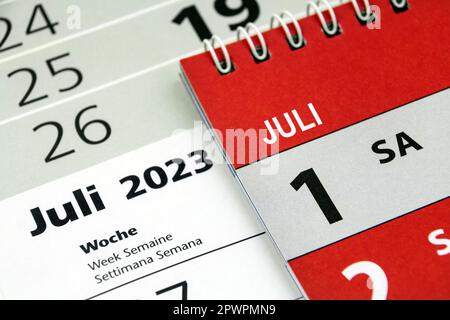 Deutscher roter Kalender 1. Juli 2023 Samstag Nahaufnahme Stockfoto