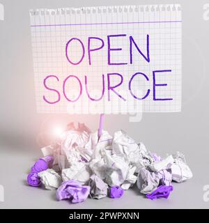 Textunterschrift mit Open Source, Word, das auf Software geschrieben ist, deren ursprünglicher Quellcode frei verfügbar ist Stockfoto