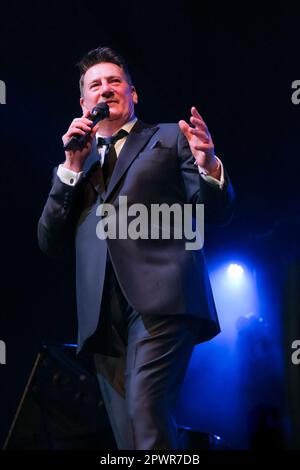 Tony Hadley tritt beim Cheltenham Jazz Festival am 29. April 2023 auf Stockfoto