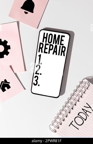 Schild mit Hausreparatur, Internetkonzeptwartung oder Verschönerung Ihres eigenen Hauses allein mit Werkzeugen Stockfoto
