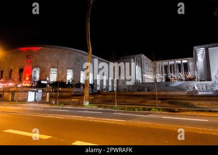 Paris, Frankreich - 19. Januar 2022: Das Palais de Tokyo ist ein Gebäude, das der modernen und zeitgenössischen Kunst gewidmet ist. Es befindet sich in der Avenue du President-Wilson, P. Stockfoto