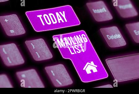 Unterschreiben Sie mit der Anzeige einer Mailing-Liste, einer konzeptionellen Fotoliste von Personen, die eine regelmäßige Mailing-Verteilung abonnieren Stockfoto
