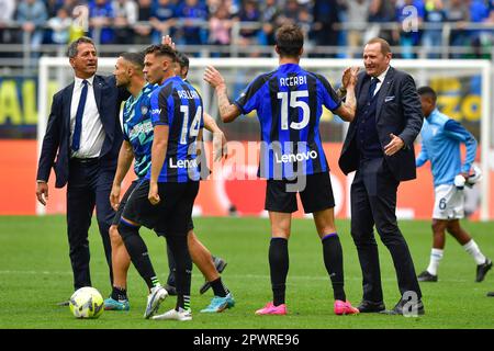 Mailand, Italien. 30., 2023. April. Francesco Acerbi (15) von Inter wurde nach dem Spiel der Serie A zwischen Inter und Lazio bei Giuseppe Meazza in Mailand gesehen. (Foto: Gonzales Photo - Tommaso Fimiano). Stockfoto