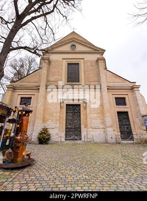 Paris, Frankreich - 22. Januar 2022: Saint-Pierre de Montmartre, eine der ältesten noch existierenden Kirchen in Paris, nach der Abtei Saint-Germain-des- Stockfoto