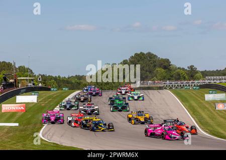 KYLE KIRKWOOD (27) aus Jupiter, Florida, fährt während des „Childrens of Alabama“ Indy Grand Prix im Barber Motorsports Park in Birmingham AL durch die Kurven. Stockfoto