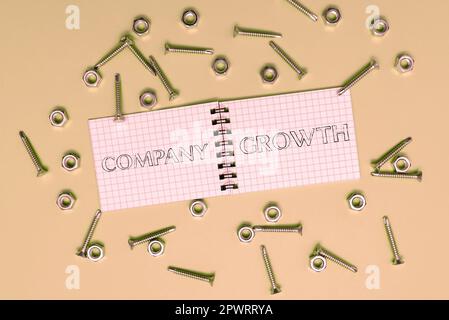 Handschriftliches Zeichen Unternehmenswachstum, Word für eine langfristige Phase, in der sich das Unternehmen für eine Expansion qualifiziert Stockfoto