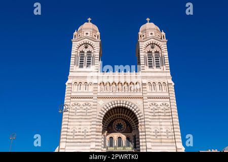 Die Kathedrale von Marseille, die Kathedrale Sainte Marie Majeure de Marseille, ist eine römisch-katholische Kathedrale und ein nationales Denkmal Frankreichs in Marseil Stockfoto