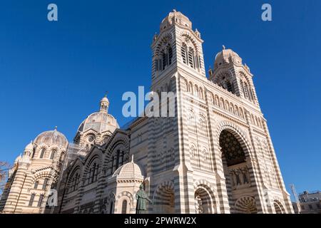 Die Kathedrale von Marseille, die Kathedrale Sainte Marie Majeure de Marseille, ist eine römisch-katholische Kathedrale und ein nationales Denkmal Frankreichs in Marseil Stockfoto