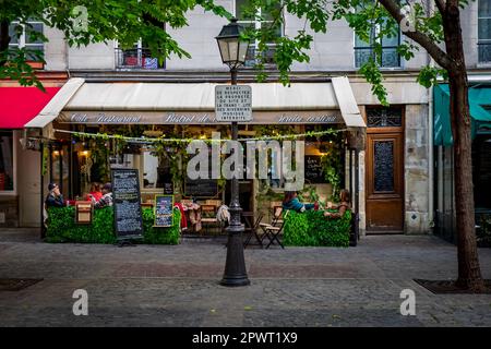 Paris, Frankreich, Okt. 2022, Blick auf den Bistrot de la Place im 4. Bezirk Stockfoto