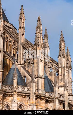 Gotische architektonische Details an der Fassade der Kathedrale Sainte Croix in Orleans, Frankreich. Stockfoto