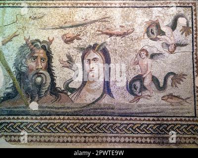 Oceanus und Tethys, ein wunderbares Fresko der griechisch-römischen Kunst der hellenistischen Zeit aus der antiken Stadt Zeugma, datiert um 1. c.- 2. c. D. Stockfoto