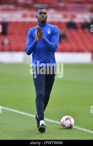 The City Ground, Nottingham, Großbritannien. 26. April 2023. Premier League Football, Nottingham Forest gegen Brighton und Hove Albion; Moussa Niakhate aus Nottingham Forest während des Warm-up-Punkts vor dem Spiel: Action Plus Sports/Alamy Live News Stockfoto