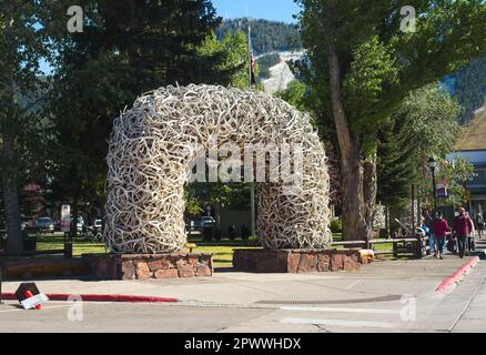 Einer der berühmten Wapitis-Geweihe an den vier Ecken des Jackson Square in Jackson, Wyoming Stockfoto