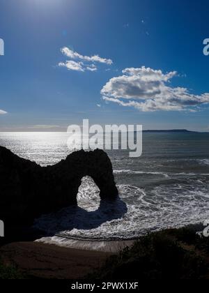 Durdle Door an einem sonnigen Tag im März, Dorset, Großbritannien Stockfoto