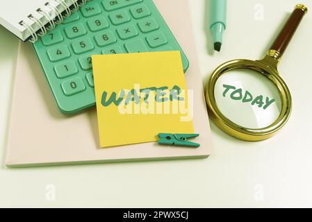 Schreiben mit Text Wasser, Wort geschrieben auf farblose, transparente, geruchlose Flüssigkeit, die Seeflüsse bildet Stockfoto