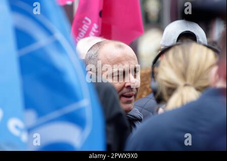 Les Francais en Colère dans les rues de Paris pour la fête du travail. 550000 Personen nicht défilé entre république et la Place de la Nation Stockfoto