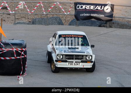 Thomas Clark tritt gegen einen Ford Escort MKII an, der an der Corbeau Seats Rallye am Meer in Clacton, Essex, Großbritannien teilnimmt. Mitfahrer Alistair Wyllie Stockfoto