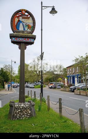 Chislehurst, Kent, Großbritannien: Schild mit der Aufschrift „Chislehurst Old Village“ bei der Royal Parade. Chislehurst ist im Bezirk Bromley, Greater London. Stockfoto