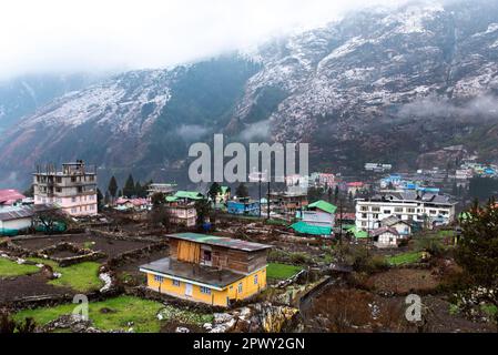 Lachung ist eine Stadt- und Bergstation im Nordosten von Sikkim, Indien. Es liegt im Nord-Sikkim-Viertel nahe der Grenze zu Tibet. Stockfoto