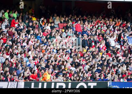 London, Großbritannien. 01. Mai 2023. London, England, Mai 1. 2023: Fans während des Halbfinalspiels der UEFA Womens Champions League zwischen Arsenal und VFL Wolfsburg bei den Emirates in London, England. (Daniela Porcelli /Just Pictures /SPP) Kredit: SPP Sport Press Photo. Alamy Live News Stockfoto