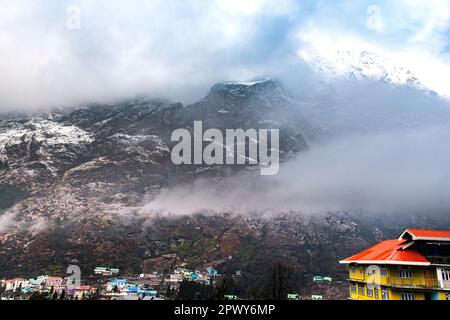 Lachung ist eine Stadt- und Bergstation im Nordosten von Sikkim, Indien. Es liegt im Nord-Sikkim-Viertel nahe der Grenze zu Tibet. Stockfoto