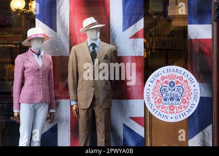 London, Großbritannien. 1. Mai 2023 Krönung von König Karl III Kabel auf Piccadilly. Kredit: Matthew Chattle/Alamy Live News Stockfoto