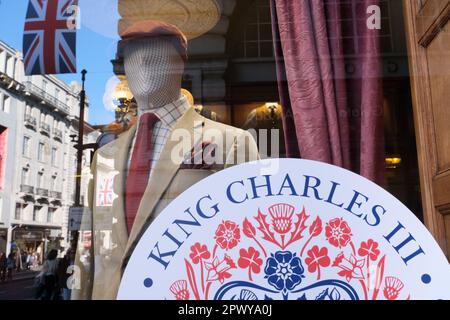 London, Großbritannien. 1. Mai 2023 Krönung von König Karl III Kabel auf Piccadilly. Kredit: Matthew Chattle/Alamy Live News Stockfoto