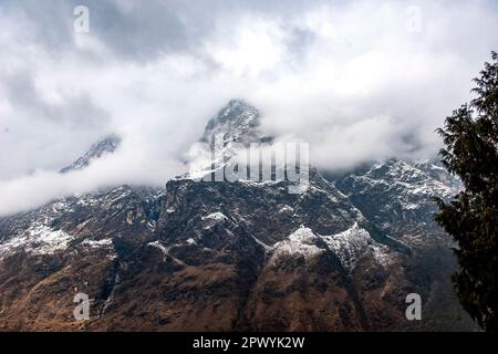 Lachung ist eine Stadt- und Bergstation im Nordosten von Sikkim, Indien. Es liegt im Nord-Sikkim-Viertel nahe der Grenze zu Tibet. Stockfoto