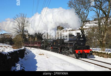 45690 und 45596 nähern sich Oxenhope auf der 10.3.23 während der KWVR-Dampfgala. Stockfoto