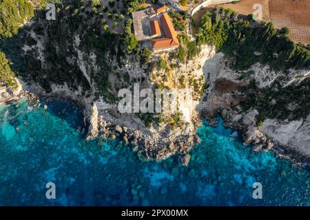 Luftaufnahme des Klosters Kipoureon auf der Insel Kefalonia, Griechenland. Stockfoto