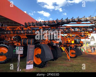 1. Mai 2023, Ribeirao Preto, Sao Paulo, Brasilien: (INT) Agrishow-Messe in Ribeirao Preto. 1. Mai 2023. Riberao Preto, Sao Paulo, Brasilien: Bewegung bei der Eröffnung der Agrishow am Montag, den 1. Mai und bis zum 5. Mai findet in Ribeirao Preto, im Bundesstaat Sao Paulo, Brasilien, eine internationale Landwirtschaftstechnologiemesse statt. Es gilt als die zweitgrößte Messe ihrer Art in der Welt und die größte in Lateinamerika. Die erste Ausgabe fand am 4. Mai 1994 statt. Sein derzeitiger Präsident ist Maurilio Biagi Filho. (Kreditbild: © Oslaim Brito/TheNEWS2 via ZUMA Press Wire) ED Stockfoto