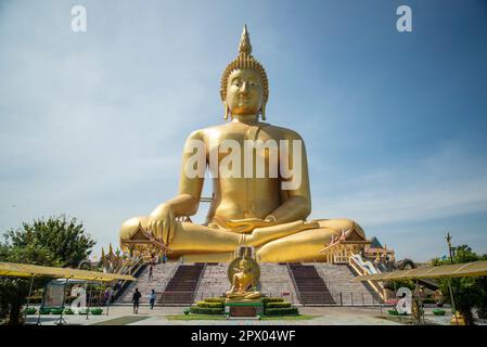 The Wat Muang in the Village of Wiset Chai Chan in the Province of Ang Thong in Thailand, Thailand, Ang Thong, November 2022 Stockfoto