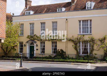 Wimborne, Vereinigtes Königreich - Mai 1. 2023: Wimborne Minster High Street Stockfoto