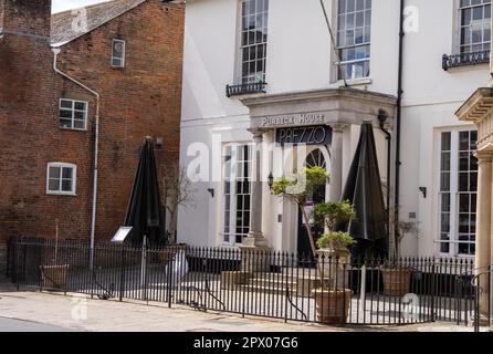 Wimborne, Vereinigtes Königreich - Mai 1. 2023: Wimborne Minster Prezzo Purbeck House Stockfoto