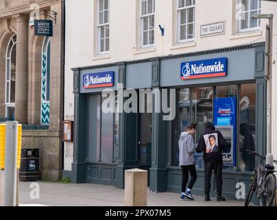 Wimborne, Vereinigtes Königreich - Mai 1. 2023: Wimborne Minster Town Center Nationwide The Square Wimborne Stockfoto