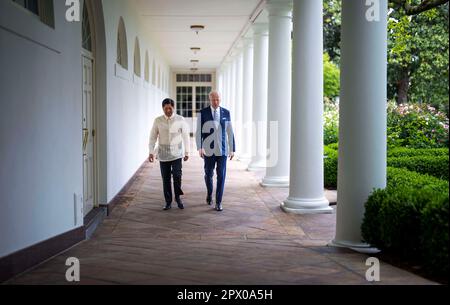 Washington, USA. 01. Mai 2023. Präsident Joe Biden mit Ferdinand R. Marcos Jr. Präsidentin der Republik der Philippinen und Frau Louise Araneta-Marcos, während ihres Treffens im Weißen Haus am Montag, den 1. Mai 2023. (Foto von Doug Mills/The New York Times) Kredit: Abaca Press/Alamy Live News Stockfoto