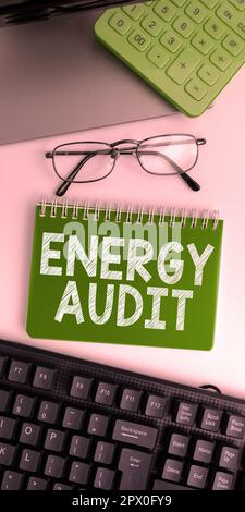 Text, der Inspiration Energy Audit, Business overview Assessment of the Energy needs and efficiency of a Building zeigt Stockfoto