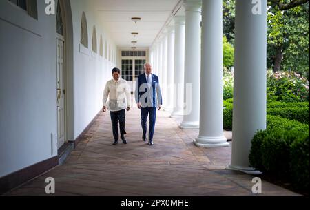 Washington, USA. 01. Mai 2023. Präsident Joe Biden mit Ferdinand R. Marcos Jr. Präsidentin der Republik der Philippinen und Frau Louise Araneta-Marcos, während ihres Treffens im Weißen Haus am Montag, den 1. Mai 2023. (Foto: Doug Mills/Pool/Sipa USA) Guthaben: SIPA USA/Alamy Live News Stockfoto