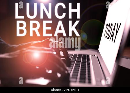 Inspiration mit Zeichen für Mittagspause, Internet Concept Time, wenn eine Person aufhört zu arbeiten oder zu lernen, um zu Mittag zu essen Stockfoto