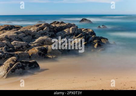 Lange Exposition am Meer in Povoa de Vazim, nördlich von Portugal Stockfoto