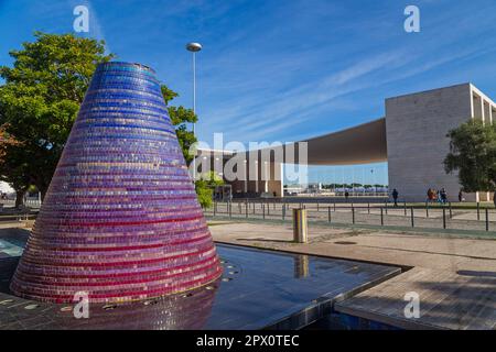 Lissabon, Portugal - 26. November 2022: Einer der Wasservulkane, eine beliebte Attraktion bei Besuchern, insbesondere Kindern und dem Portugal Pavillon Stockfoto