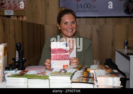 Lilly Lucas bei der Signierstunde auf der Leipziger Buchmesse 2023. Leipzig, 29.04.2023 Stockfoto