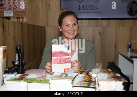 Lilly Lucas bei der Signierstunde auf der Leipziger Buchmesse 2023. Leipzig, 29.04.2023 Stockfoto