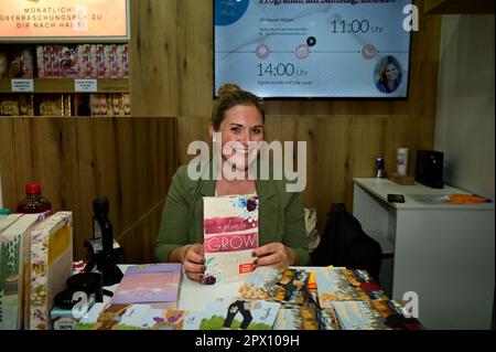 Lilly Lucas bei der Signierstunde auf der Leipziger Buchmesse 2023. Leipzig, 29.04.2023 Stockfoto