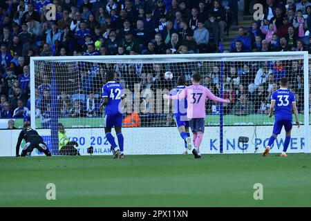 King Power Stadium, Leicester, Großbritannien. 1. Mai 2023. Premier League Football, Leicester City gegen Everton; Dominic Calvert-Lewin von Everton erzielt das erste Tor in der 15. Minute vom Strafpunkt Leicester 0-1 Everton Credit: Action Plus Sports/Alamy Live News Stockfoto