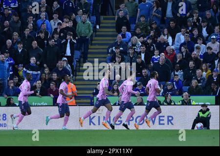 King Power Stadium, Leicester, Großbritannien. 1. Mai 2023. Premier League Football, Leicester City gegen Everton; Everton feiert Dominic Calvert-Lewin von Everton und erzielt das erste Tor in der 15. Minute vom Strafpunkt Leicester 0-1 Everton Credit: Action Plus Sports/Alamy Live News Stockfoto