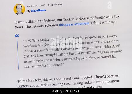 Reaktion auf der MSNBC-Website mit vollständiger Ankündigung von Fox News nach der Entlassung des Moderators Tucker Carlson am 24. April 2023. Stockfoto