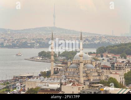 Ariel-Blick auf die Rustem-Pascha-Moschee, von der Suleymaniye-Moschee, Istanbul, Türkei Stockfoto