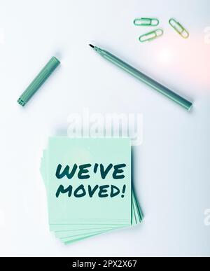 Inspiration zeigt Zeichen We'Ve bewegt, Wort für gehen, um von einem anderen gleichen oder anderen Land zu leben Stockfoto